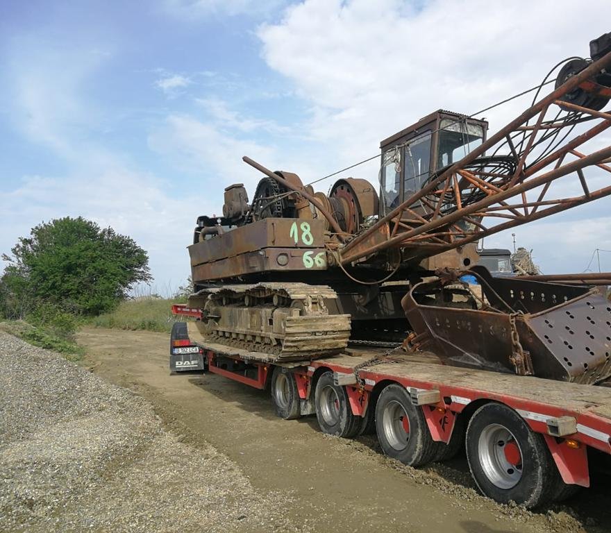 Transport trailer și agabaritic &mdash; utilaj pe trailer